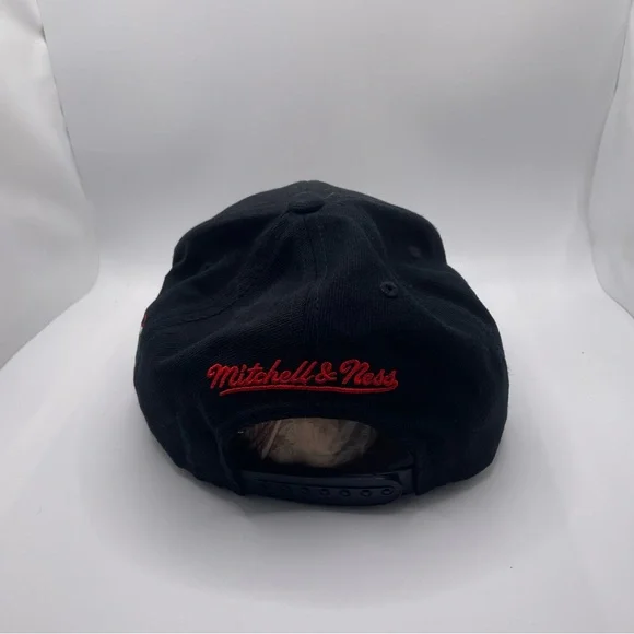 CHICAGO BULLS MITCHELL & NESS SNAPBACK HAT ADULT ADJUSTABLE Embroidered Black - Picture 3 of 8